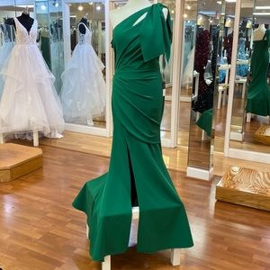 ✔️ one shoulder special occasion dress or mother’s gown in green